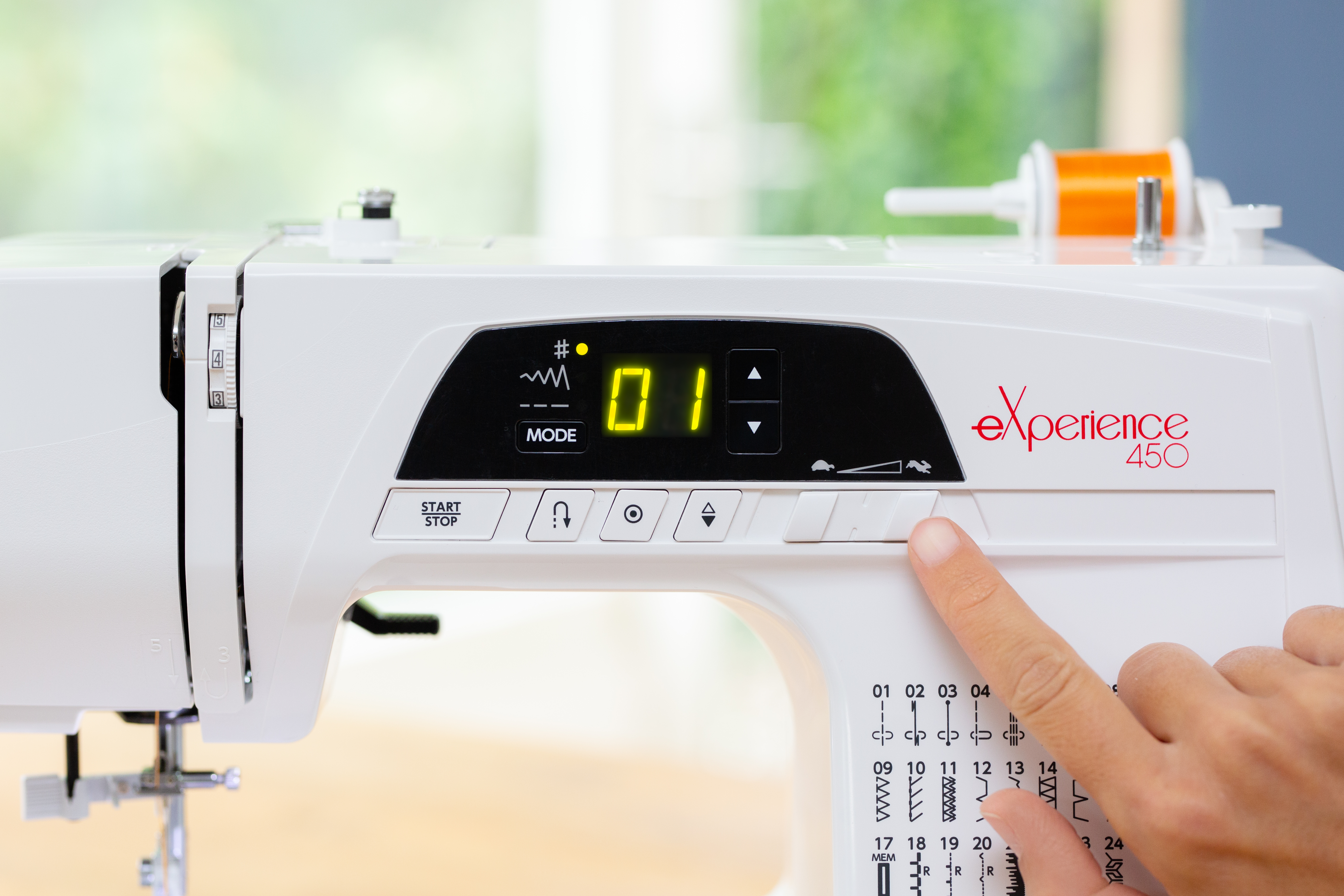 elna-experience-450-machine-lectronique-30-points image 5