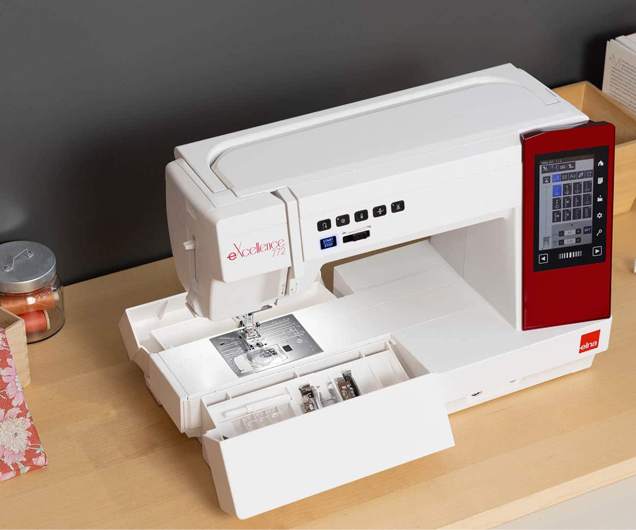 elna-excellence-772-machine-coudre-300-points-9-mm image 7