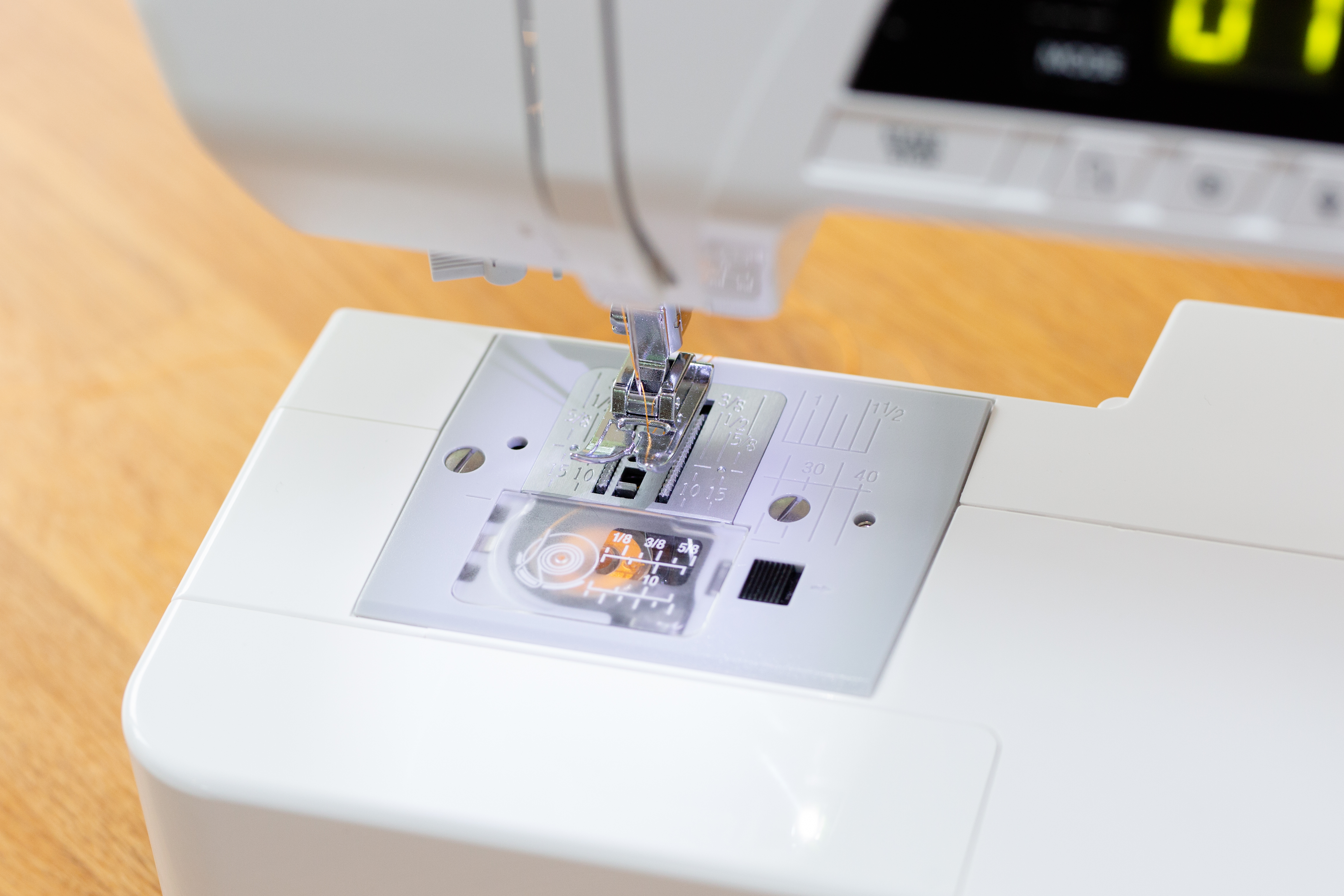 elna-experience-450-machine-lectronique-30-points image 4