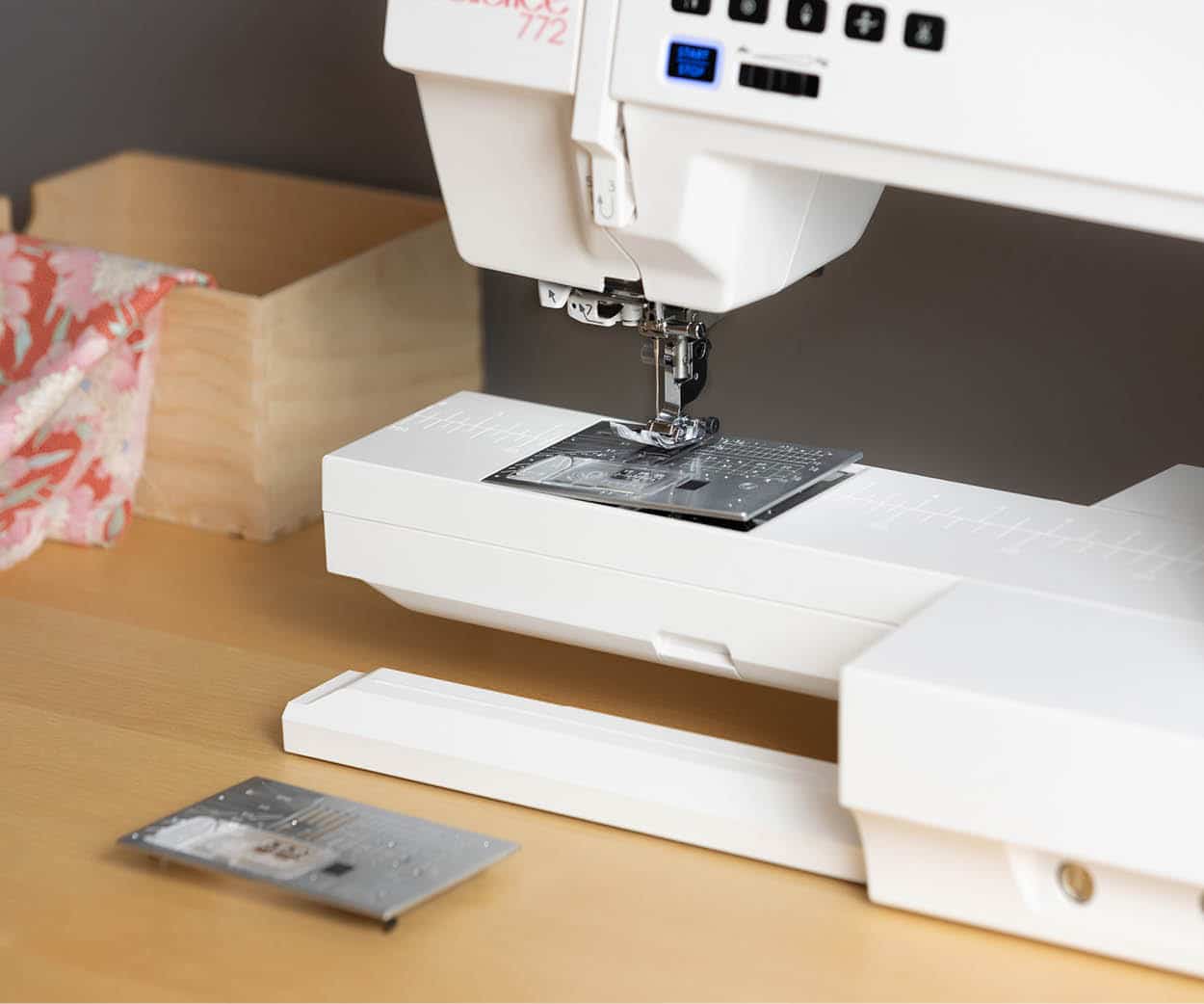 elna-excellence-772-machine-coudre-300-points-9-mm image 8