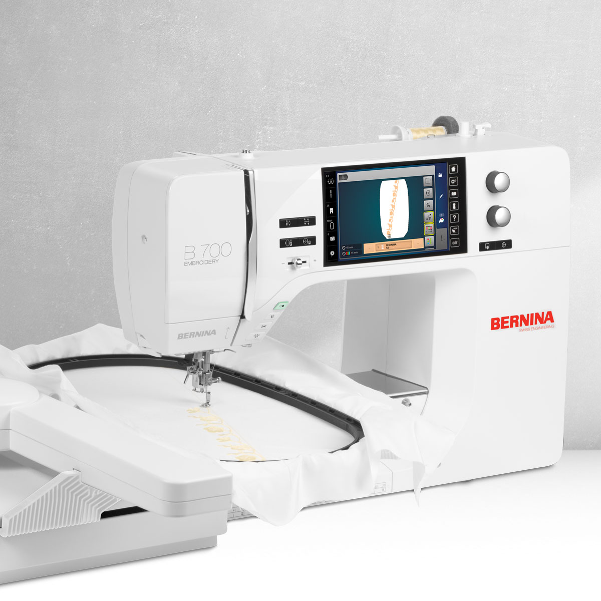 bernina-700-brodeuse-module-inclus-cadre-midi image 4
