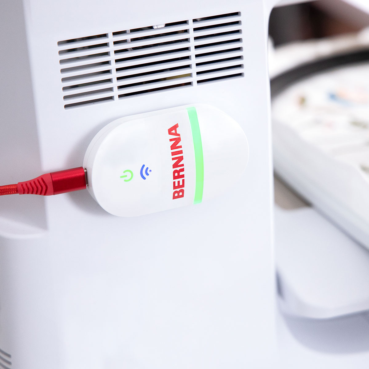 bernina-7-series-connecteur-wifi-bo-tier-transfert-motifs image 2