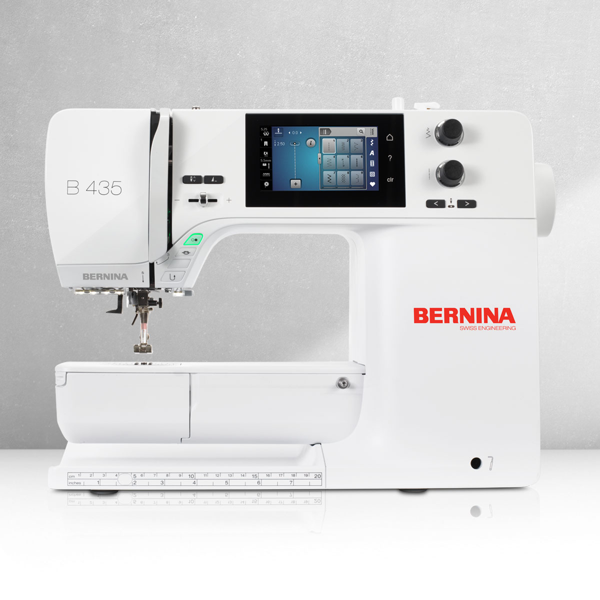 bernina-4-series-435-machine-coudre-cran-tactile-compacte image 2