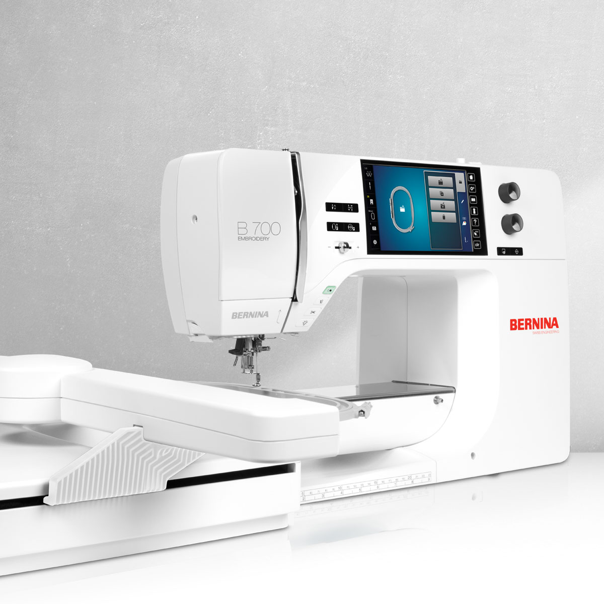 bernina-700-brodeuse-module-inclus-cadre-midi image 5