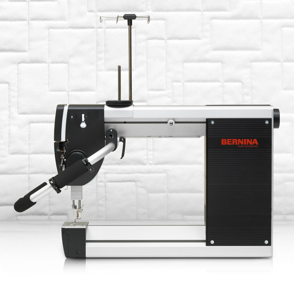 bernina-q-series-q-16-quilteuse-bras-long-cadre-studio image 3