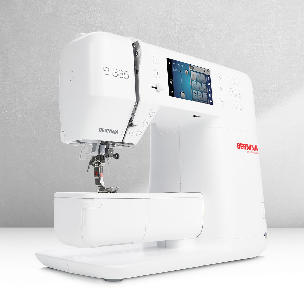 bernina-3-series-335n-machine-coudre-compacte-tactile image 3